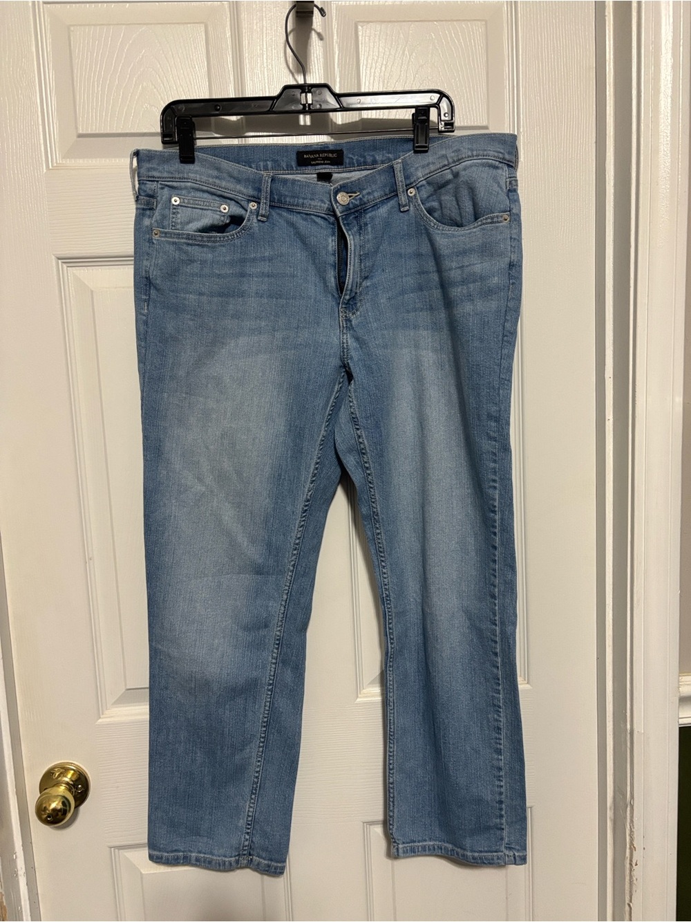 Ladies, banana republic factory light wash, girlfriend, jeans. Size 31.